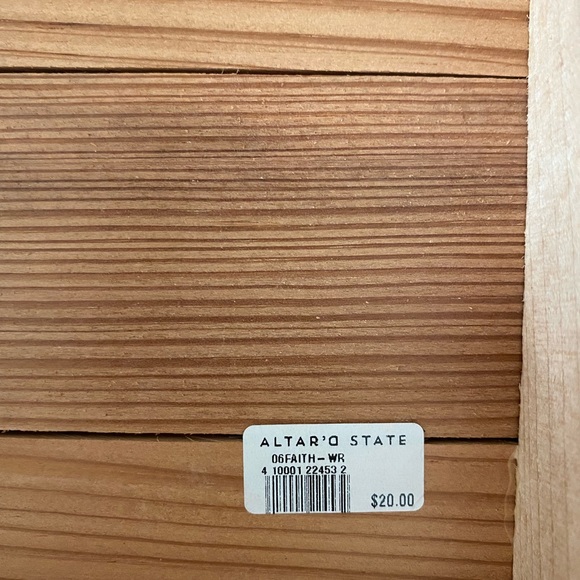 Altar’s state faith decor. - Picture 4 of 6